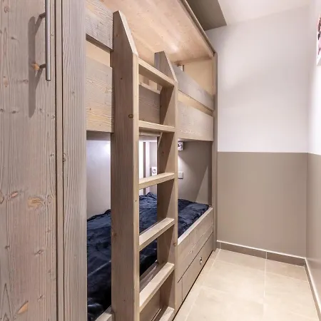 Superbe Renove Avec Balcon, Au Pied Des Pistes, En Plein Coeur De - Fr-1-694-299 Appartement *