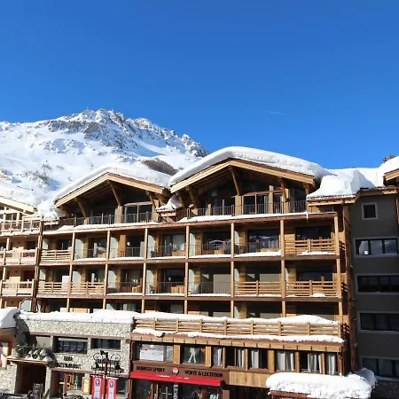 Appartement Superbe Renove Avec Balcon, Au Pied Des Pistes, En Plein Coeur De - Fr-1-694-299